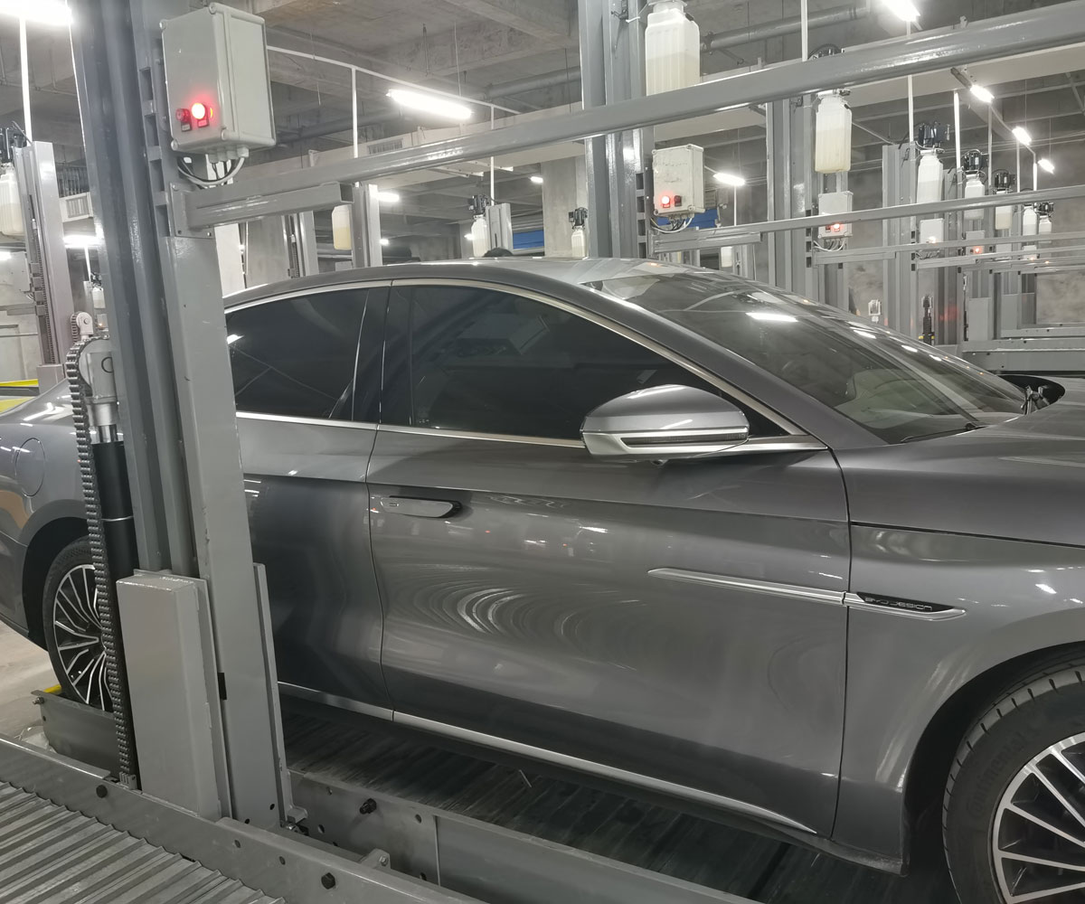 家用簡易升降機(jī)械式停車設(shè)備過驗(yàn)收.jpg